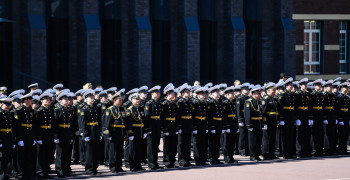 Последний звонок у нахимовцев в Калининграде: вместо колокольчика — рында