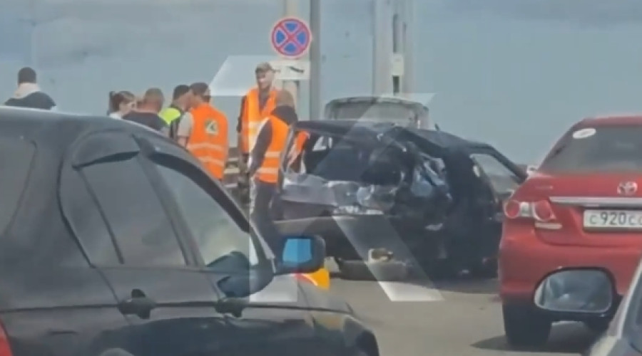 Задняя часть автомобиля разбита: на въезде в Гурьевск образовалась пробка из-за аварии