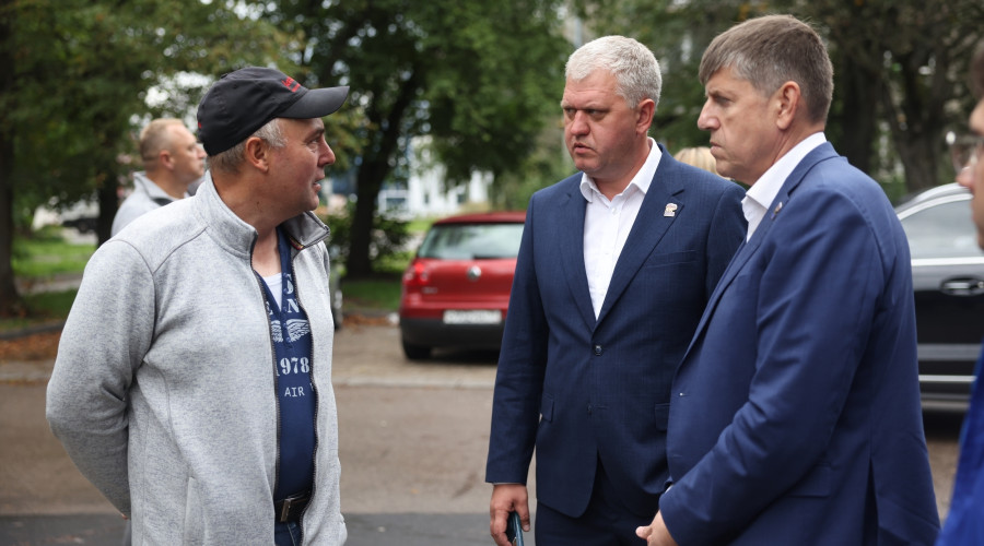 В Заксобрании подвели итоги августовских обращений калининградцев: голуби, мусор и дороги