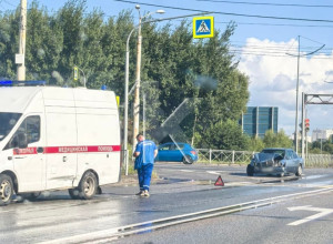 На перекрёстке Емельянова и окружной столкнулись два автомобиля
