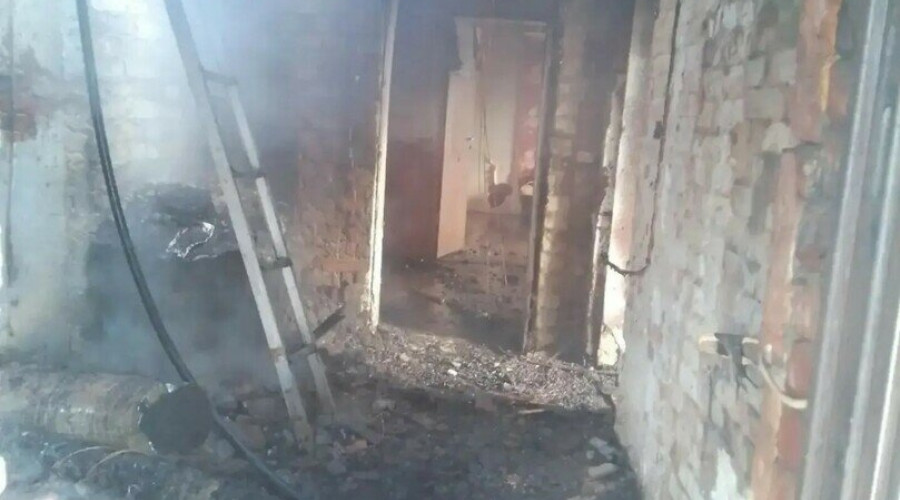Пожар в Гвардейском районе: в поселке Красный Яр сгорели кровля и две квартиры