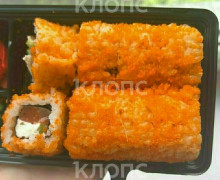 Житель Калининграда нашёл червя в купленных роллах