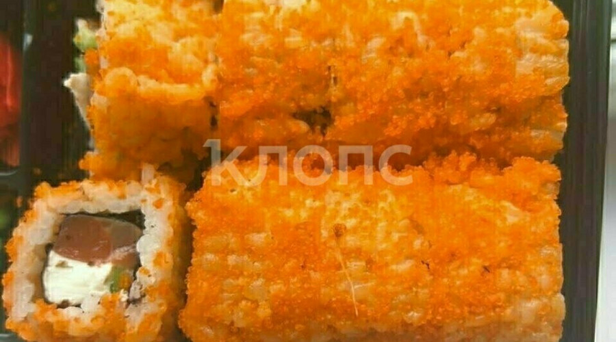 Житель Калининграда нашёл червя в купленных роллах
