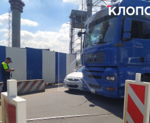 На выезде с двухъярусного моста в Калининграде образовалась пробка из-за ДТП
