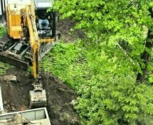 При реконструкции улицы Галицкого в Калининграде повреждена отмостка жилого дома