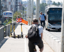 На Ленинском проспекте ограничили проход из-за ремонта эстакады у острова Канта