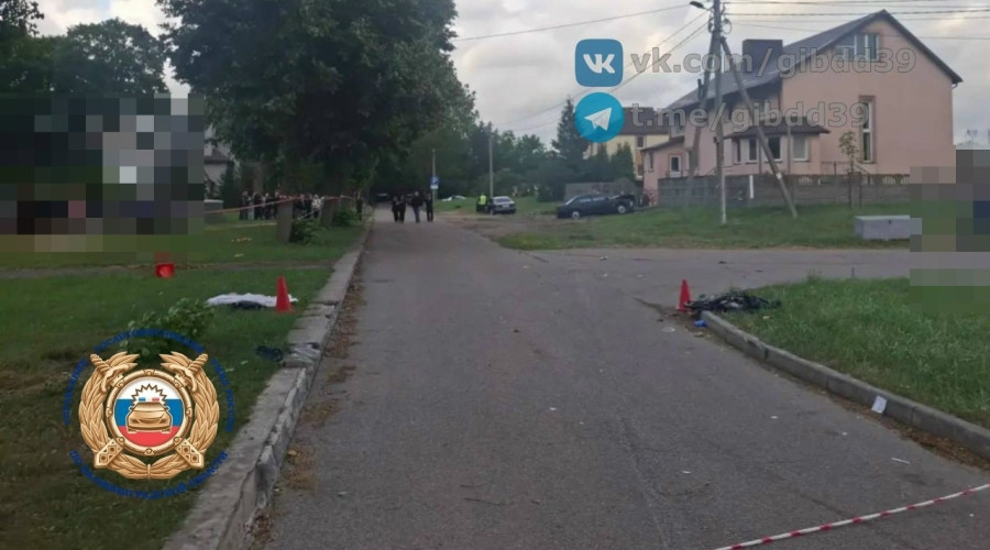 В Калининграде автомобиль сбил трёх пешеходов, погиб ребёнок