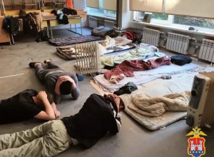 В Балтийске мигранты, работавшие на ремонте школы, ночевали в учебных классах