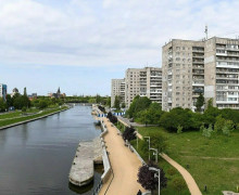 Громкоговоритель и вода в баклажках: как живёт непокорная высотка на Московском, 68