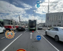 На площади Победы в Калининграде пенсионерка травмировалась в троллейбусе при резком торможении