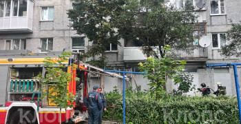 Пожарные расчеты работают на месте возгорания на улице Черняховского в Калининграде