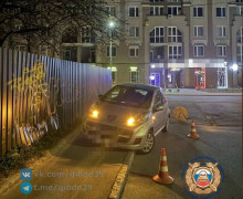 В Калининграде автомобиль при повороте выехал на тротуар и сбил подростка