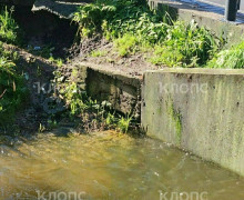 В Калининграде после ливней у Летнего озера размываются берега у двух мостов