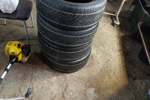 Продам 6 тысяч торг, резина хорошая