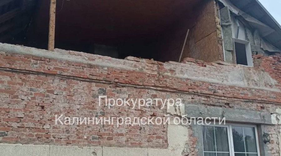 В Яблоневке из-за непогоды пострадала кровля дома на Калининградском шоссе