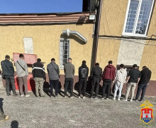 В Балтийске мигранты, работавшие на ремонте школы, ночевали в учебных классах