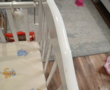 Продам кроватку с матрасом и стульчик-качель
