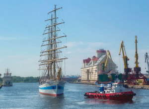 Учебное судно «Мир» прибыло в порт Калининграда