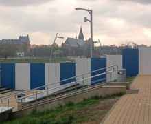 На набережной Трибуца в Калининграде устанавливают ограждение в связи с аварийной высоткой