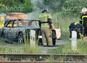 В Гусеве рядом с железнодорожными путями произошёл взрыв и пожар в автомобиле Mercedes