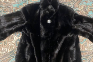 Продам натуральную шубу из норки