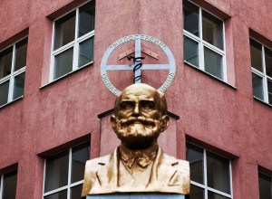 В Калининграде отремонтируют историческое здание областной больницы: заменят крышу и перекрасят фасад