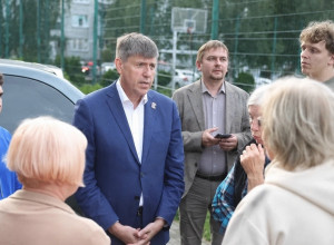 Жители Тобольской в Калининграде рассказали о разбитых проездах и сырых стенах