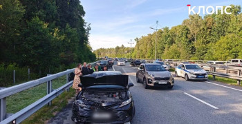 На Приморском кольце произошло массовое столкновение автомобилей