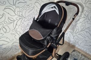 Продам детскую коляску с дождевиком и сумкой
