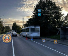 В Шоссейном пассажирка автобуса получила травмы при отъезде от остановки