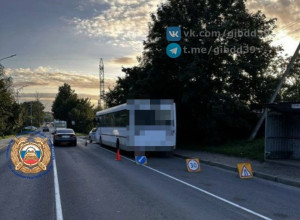 В Шоссейном пассажирка автобуса получила травмы при отъезде от остановки