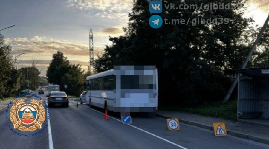 В Шоссейном пассажирка автобуса получила травмы при отъезде от остановки