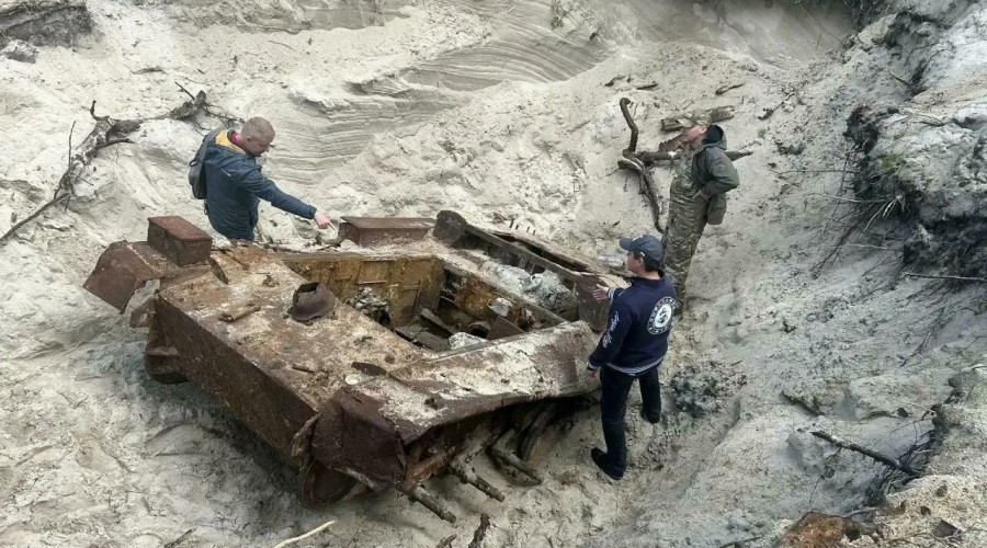 На Балтийской косе найден немецкий лёгкий танк «Рысь» времён Второй мировой войны