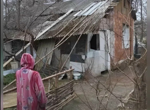 88-летняя жительница Балткоса с 2012 года живёт в доме без света и воды