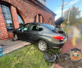 На Черняховского автомобилист с признаками опьянения сбил школьницу и врезался в здание