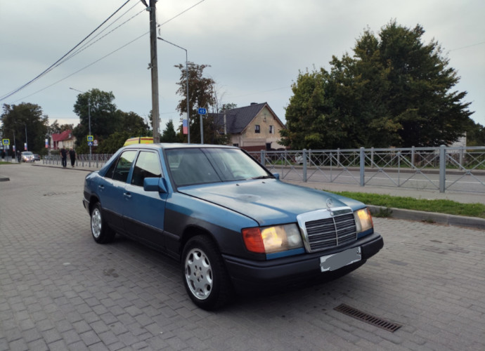 Mercedes-Benz W124, 1986