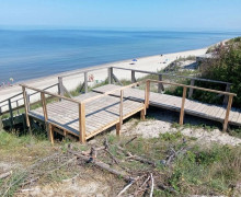 На Куршской косе обновили 53-метровый участок настила на экотропе «Высота Эфа»