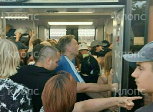 Калининградцы столкнулись с давкой в вечерних электричках после отдыха