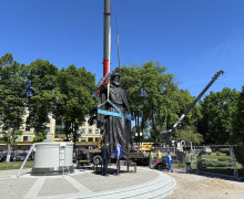 На площади Победы в Калининграде завершили установку памятника князю Владимиру