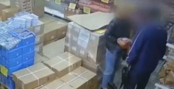В Калининграде пожилая пара похитила кошелёк, спрятав его на полке с сыром