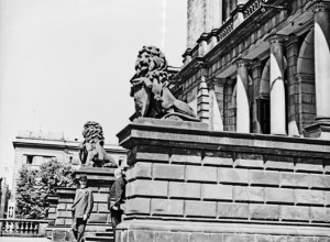 Кёнигсберг: у входа в биржу, 1930–1940-е годы