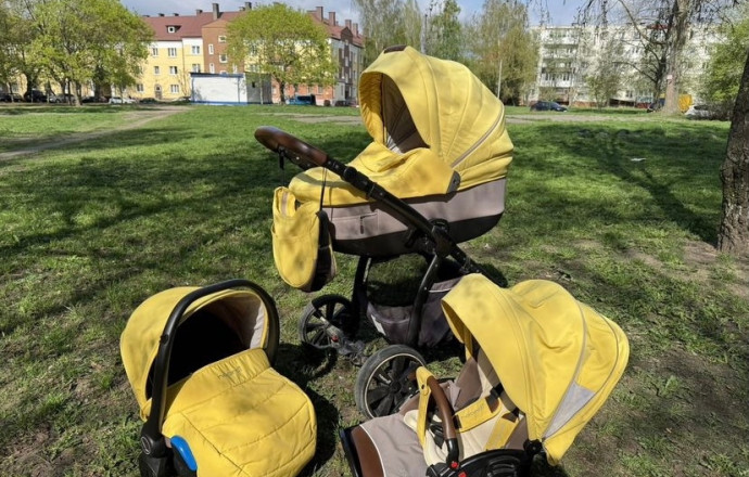 Продам коляску 3в1