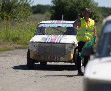 Грязь, рёв моторов и виражи: под Калининградом прошёл чемпионат по автокроссу
