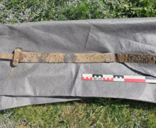 Шестилетний норвежец случайно обнаружил на поле меч эпохи викингов