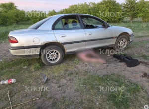 На окраине Калининграда под автомобилем обнаружено тело мужчины