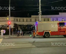 Пожар в кафе у входа в Калининградский зоопарк: работают спасатели