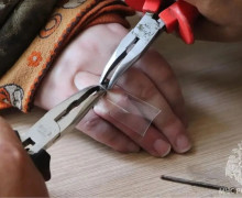 В Калининграде спасатели освободили девушку от застрявшего титанового кольца