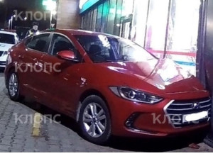 На улице Панина в Калининграде автомобиль врезался в стену пункта выдачи