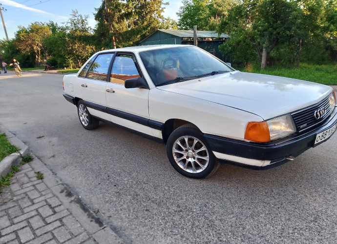 Audi 100, 1987