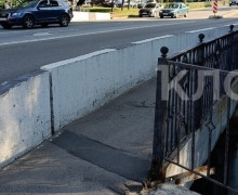 У мостика у Королевских ворот в Калининграде образовался провал глубиной несколько метров